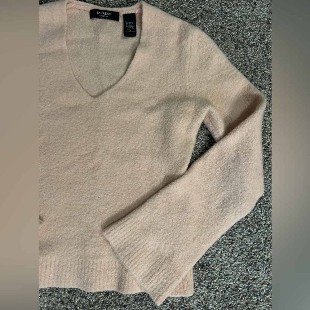 5/$25 Express women’s vintage stretch light rose sweater size medium - Picture 3 of 8